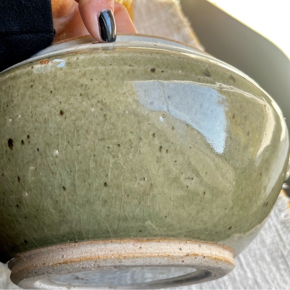 Handmade Studio Art, Tureen Style in Green, Signed, under 5” Tall - Picture 14 of 16